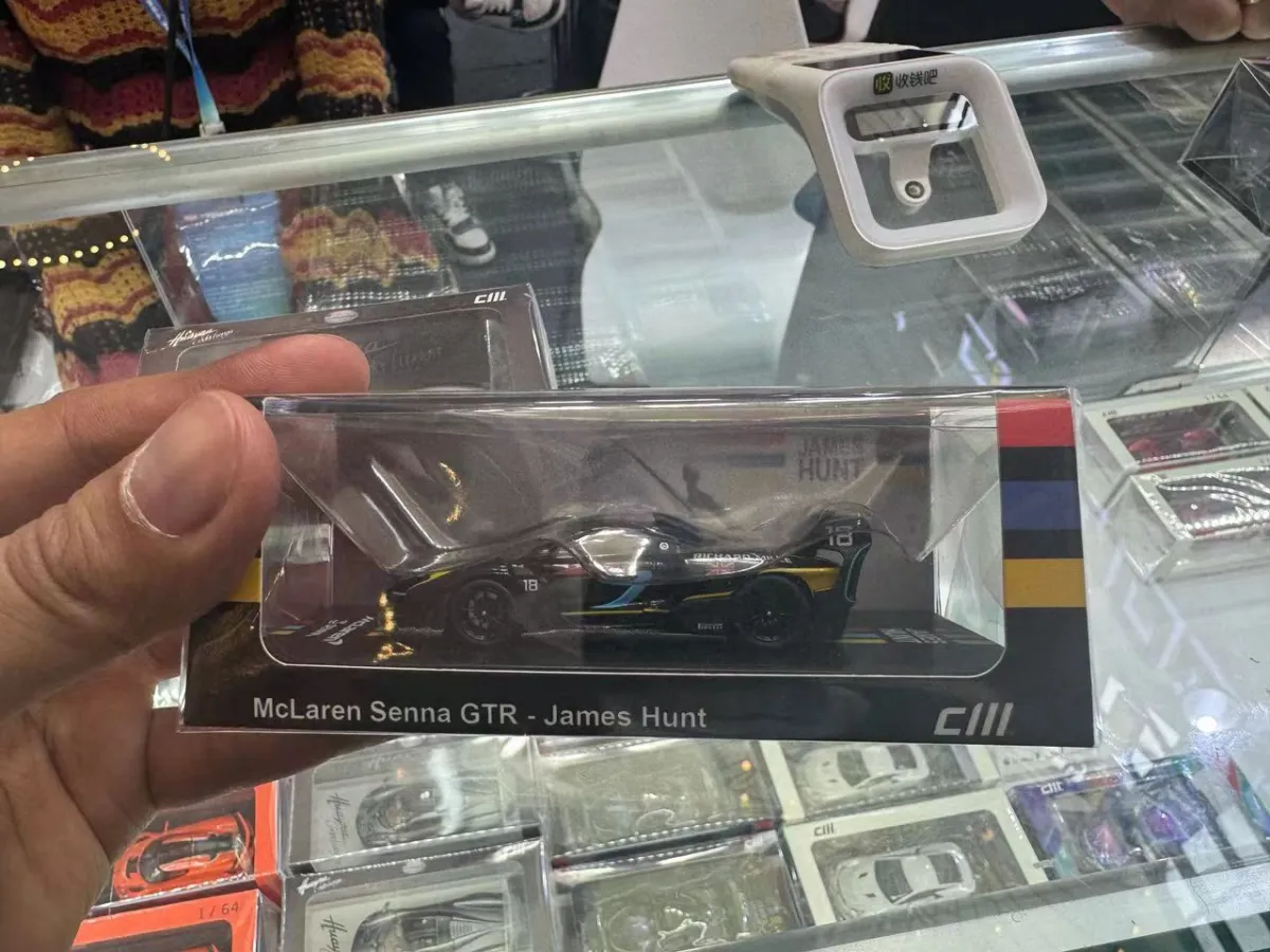 McLaren Senna GTR - James Hunt 1:64 by CM Model McLaren Senna GTR - James Hunt 1:64 by CM Model - Image 1