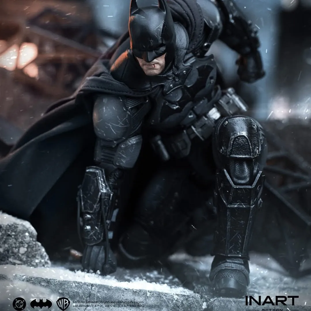 InArt - Batman (Arkham Origins) Battle Damaged Version Collectible Figure InArt - Batman (Arkham Origins) Battle Damaged Version Collectible Figure - Image 1